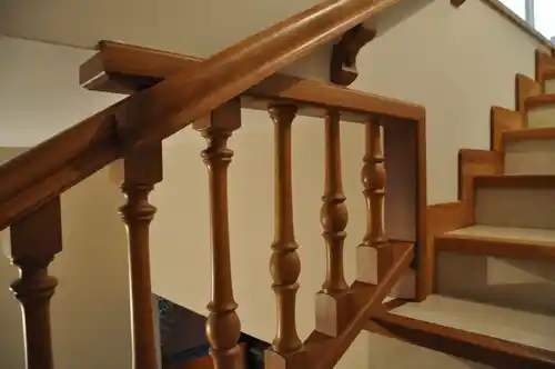 Encuentro de pasamanos de madera