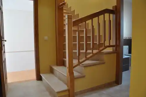 Barandilla de madera minimalista