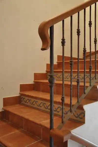 Barandilla sencilla de madera con forja