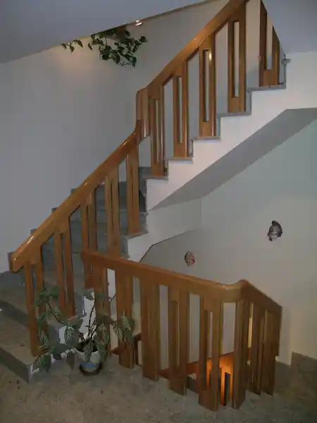 Barandilla de madera estilo moderno