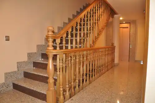 Barandilla de roble torneada