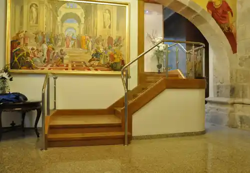 Escalera madera con barandilla en acero inoxidable y cristal