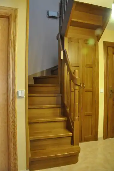 Escalera madera ático