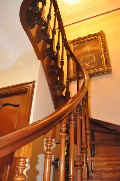 Escalera madera clasica helicoidal