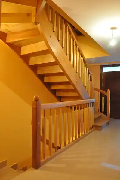 Escalera madera estilo moderno