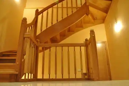 Escalera madera estilo moderno